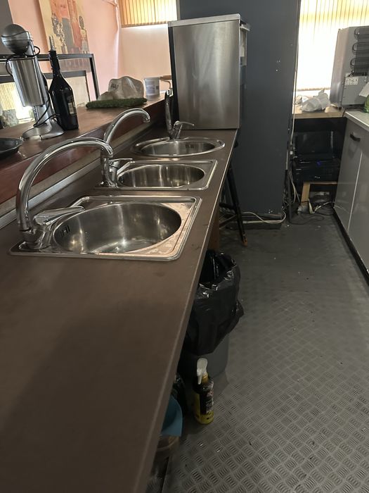 Плот зад бар с 3 мивки