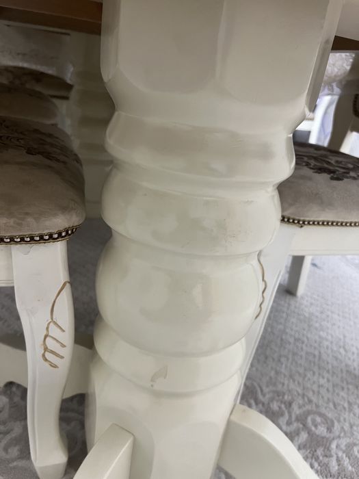 Стол со стульями