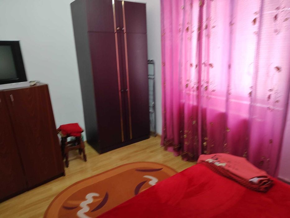 Închiriez apartament cu 2 camere