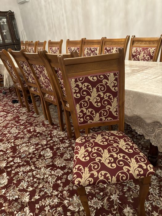 Гостиная стол и стулья