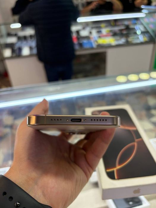 Iphone 16 Pro Max 10 skl