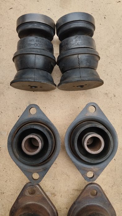 Подушки рамы Toyota Sequoia