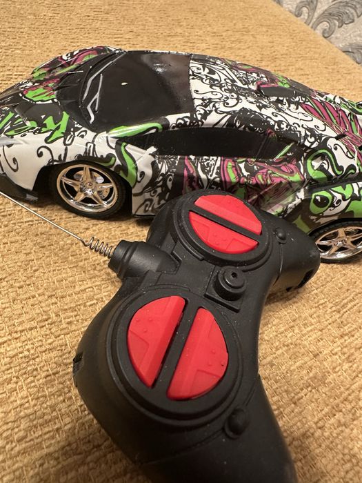 Машинка на пульте управления