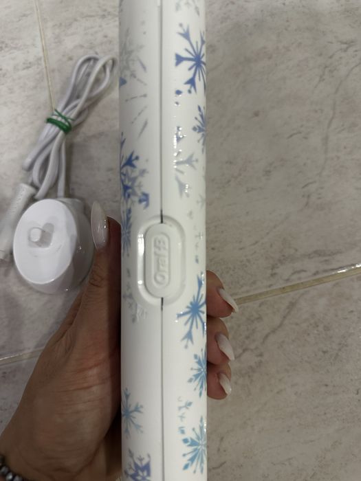 Електрическа четка за зъби Oral-B