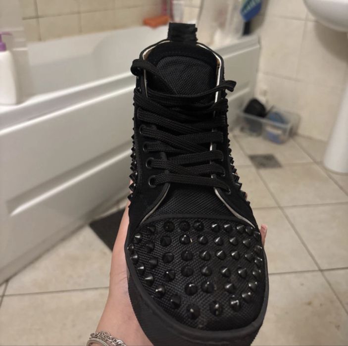 louboutin sneakers,vin cu saculet