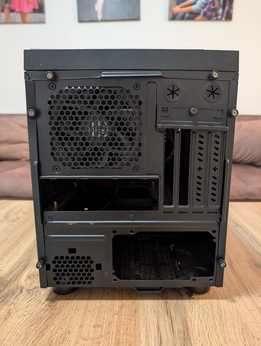vând carcasa mATX, iTX