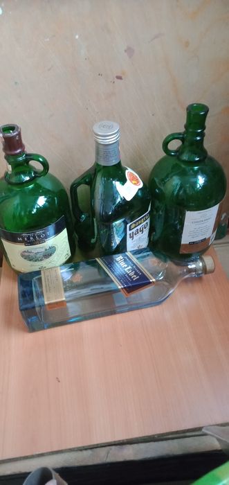 Продам пустые бутылки