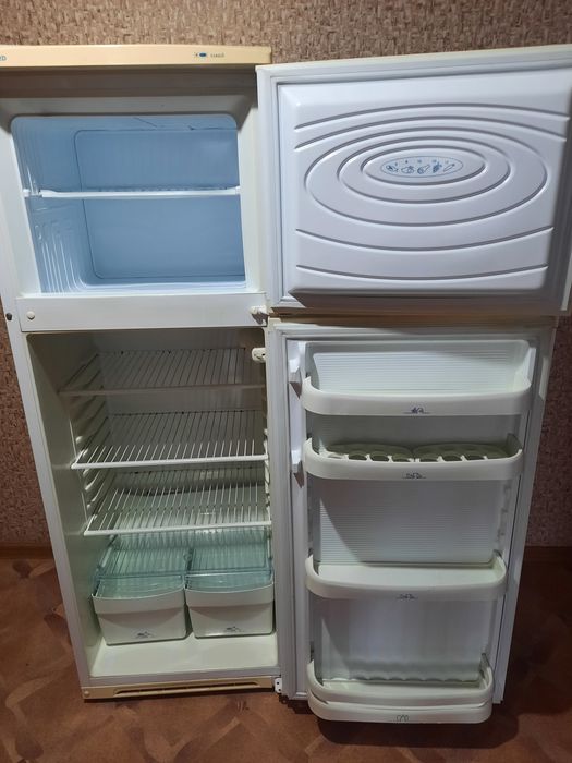 Продам холодильник буу