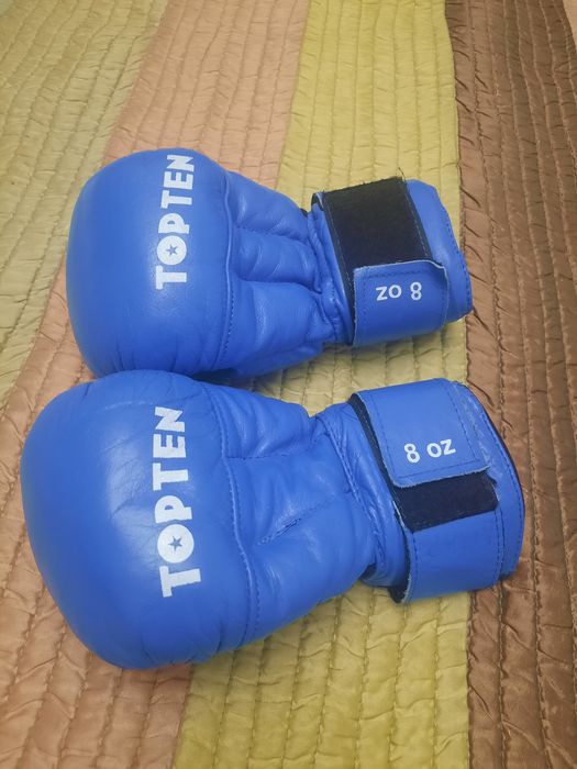 Продам шлем, перчатки, щитки