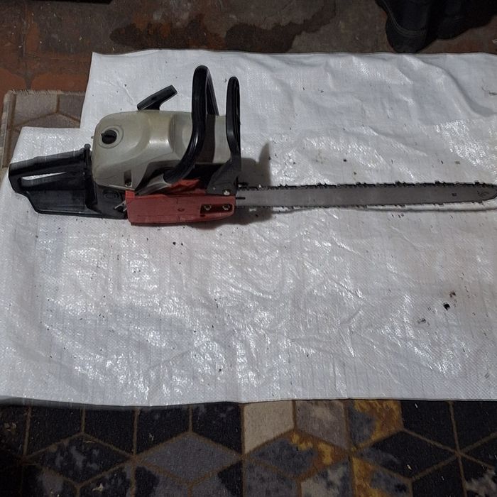 Продам бензопилу .