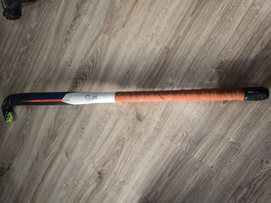 Стикове и кори за хокей на трева