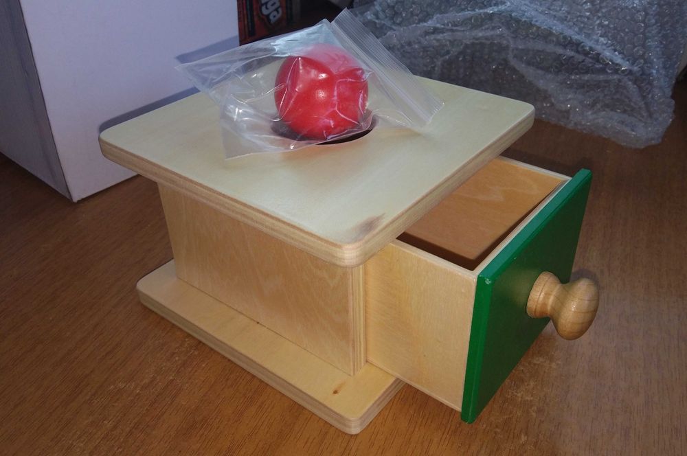 Кутия чекмедже с топче Монтесори / ДЪРВЕНИ ИГРАЧКИ