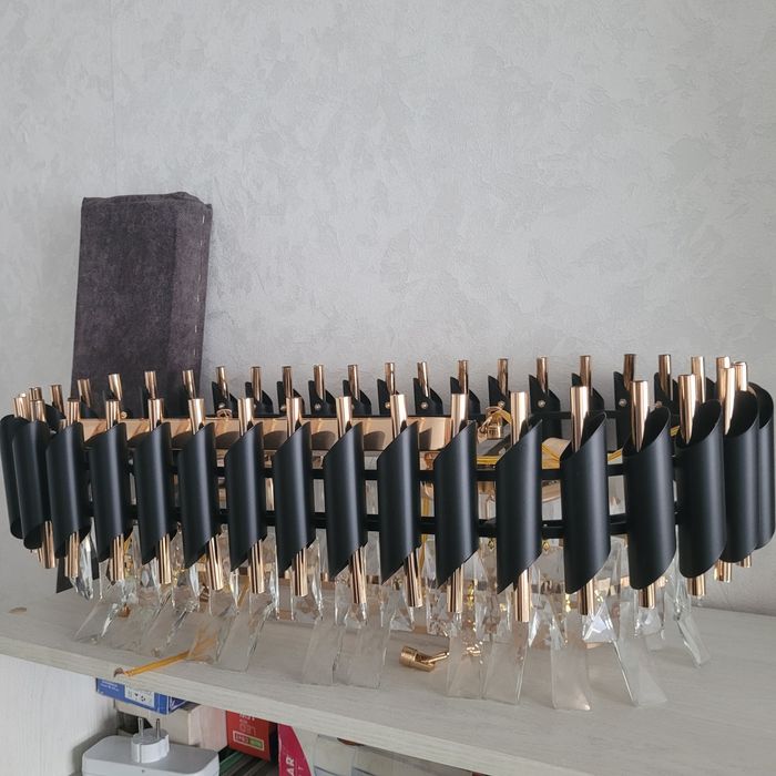 Продается люстра новая.