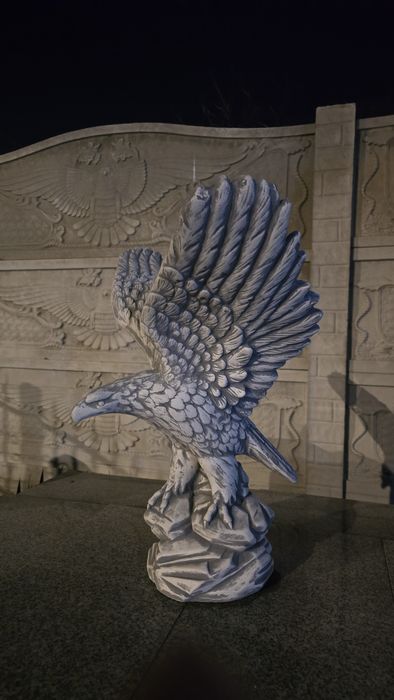 Îngeraș/lei/vulturi/căței/cariatide /coloane /șoimi