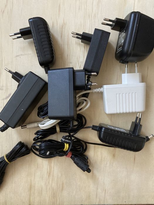 Adaptor AC 12v 1A . Transformator AC 9v. Alimentator 6v. Sursa 30v