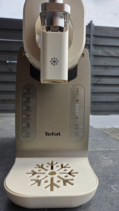 Vand aparat de facut inghetata Tefal Freezi