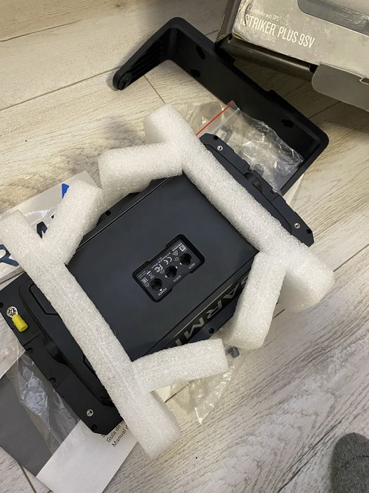 Vand Sonar Garmin Nou Striker Plus 9 SV ! (Pescuit,barcă)