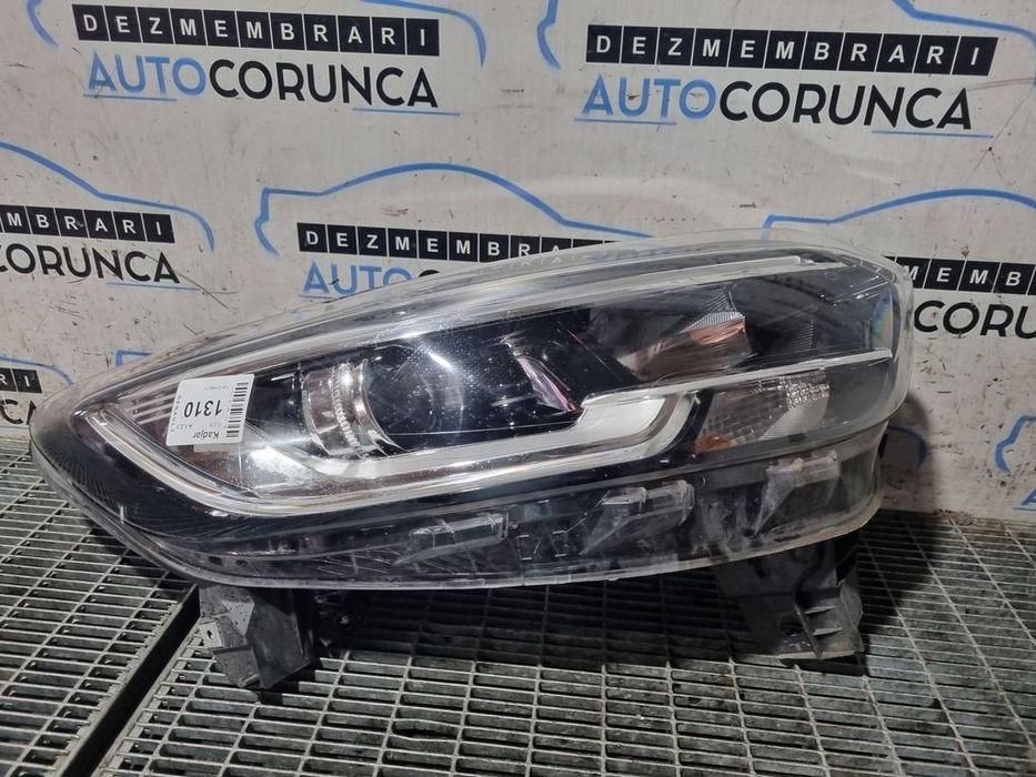 Far Dreapta Renault Kadjar 2015 - 2018 SUV 4 Usi (1310) Cu lupă