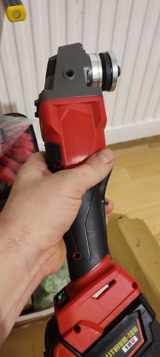 Flex pentru baterii M18 de la Milwaukee