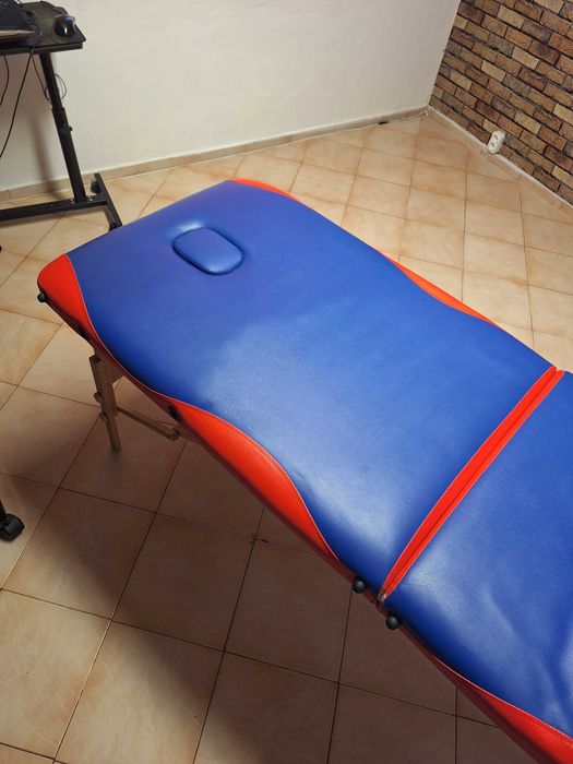 Масажна кушетка.