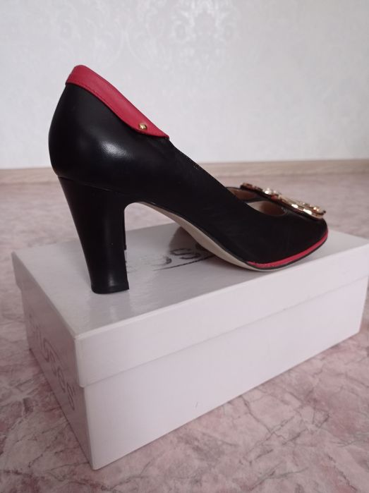 Продам новые туфли