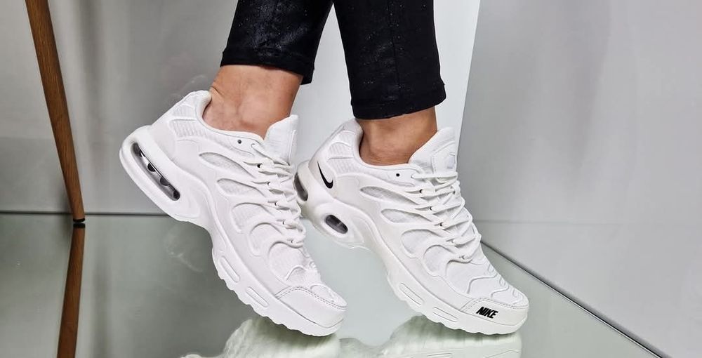 Дамски маратонки Nike различни