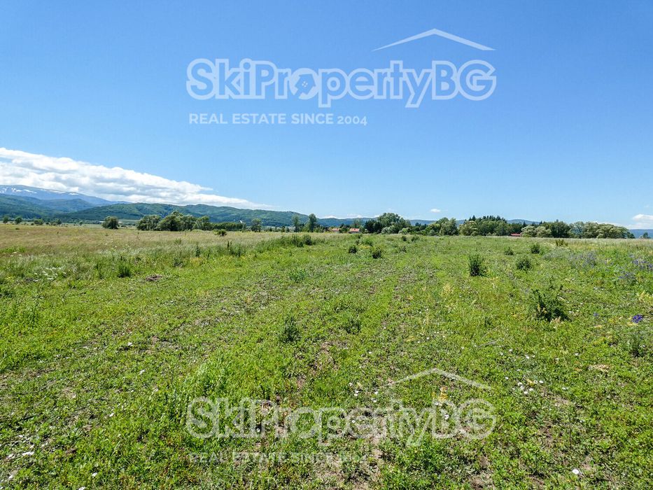 Голям парцел в Белчински Бани!