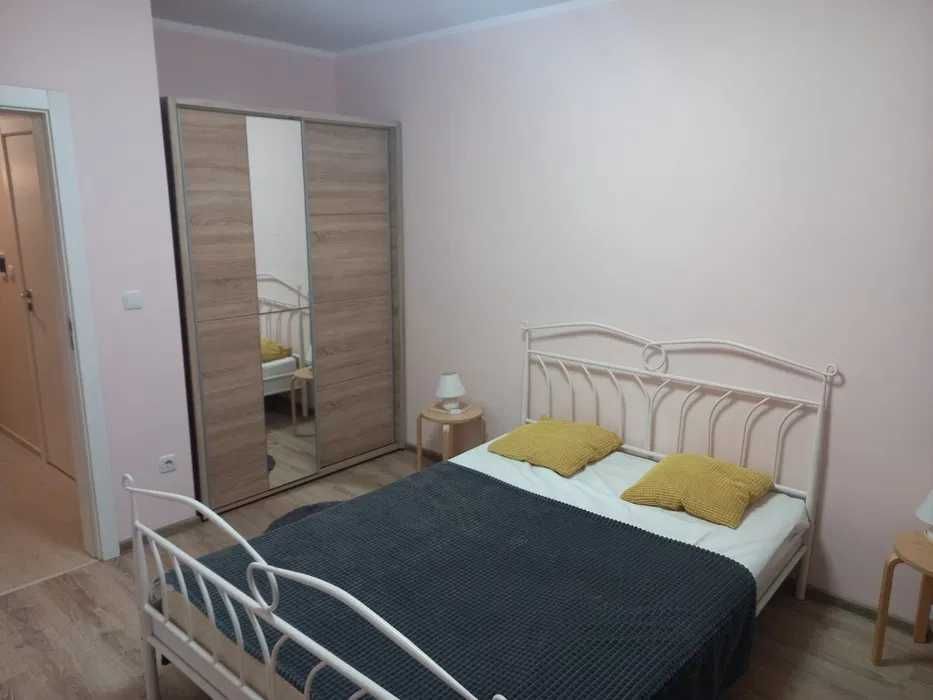 Дава се под наем Тристаен апартамент в София, Дървеница - 100 кв.м за 470 € - Снимка #1