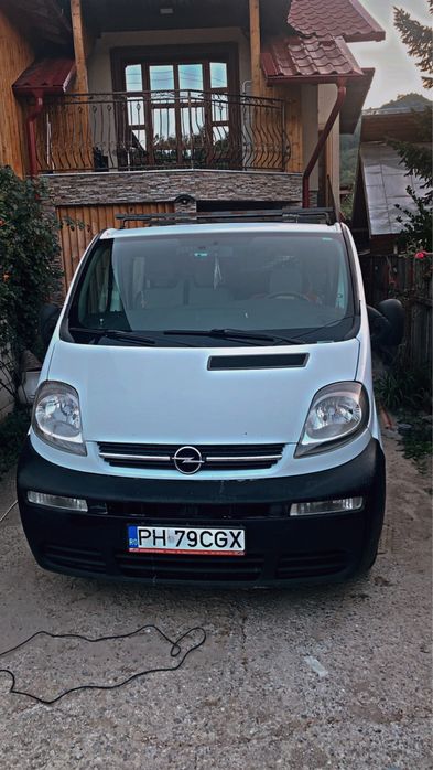 Vand opel vivaro 6 locuri+ marfa 1.9 tdci ,