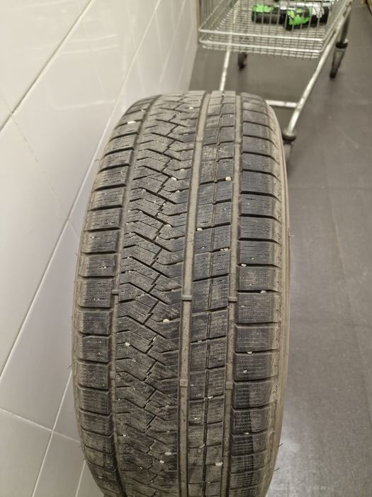 Зимние шины 255/55 R20