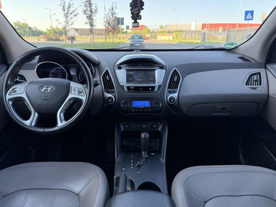 Hyundai ix35 AUTOMAT,4x4, 2.0 diesel 184 cp,are carte RAR