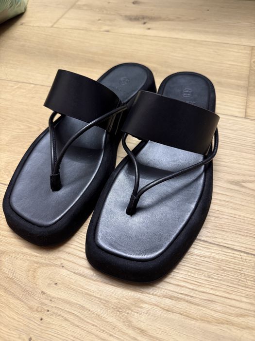 Сандали Massimo Dutti