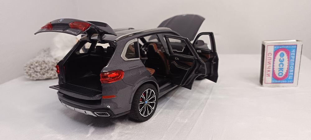 Детская металическая машинка