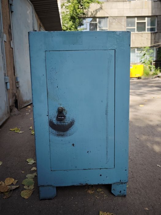 продам сейф металлический