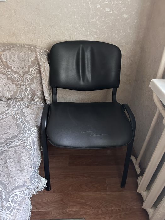 Стул офисный под кожу