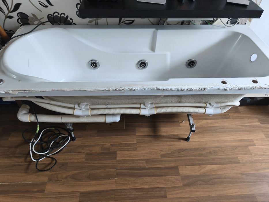 Cada cu jacuzzi de vanzare