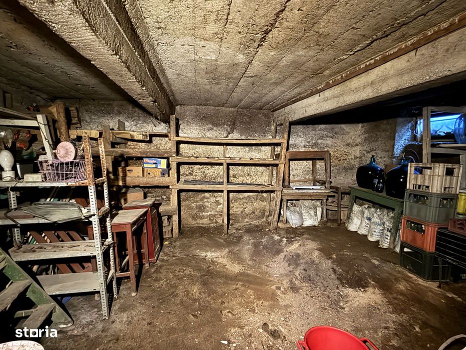 Casa in Bran cu SPATII  COMERCIALE, zona centrala