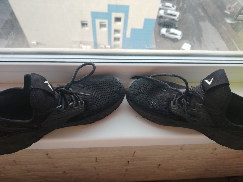 Отдам кроссовки.