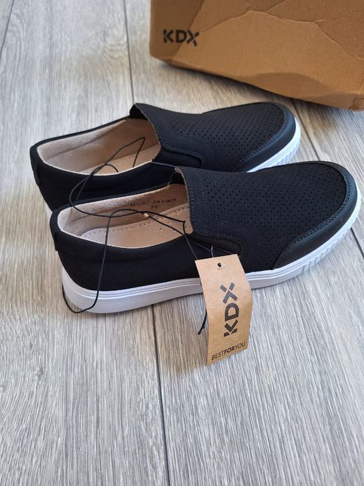 Продам школьные макасины