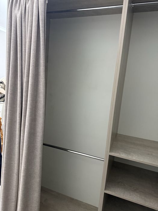 Срочно продам Шкаф  для одежды