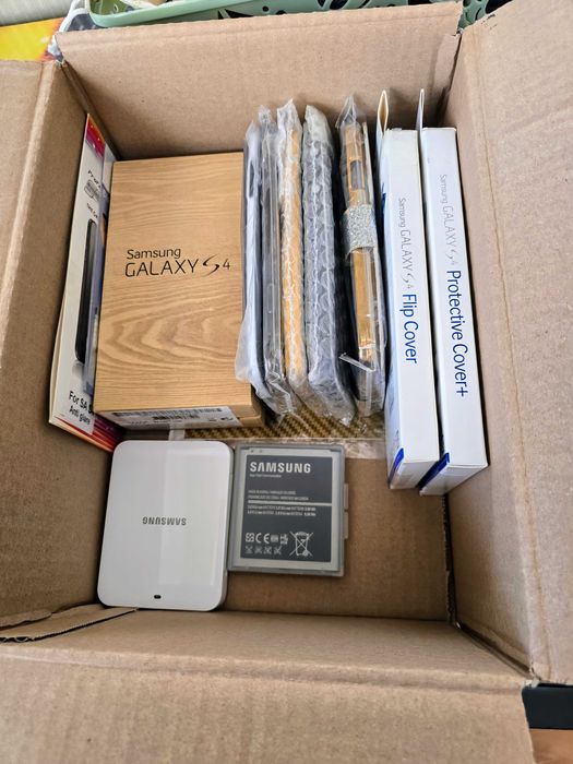 !Нов! Samsung Galaxy S4 + Аксесоари.