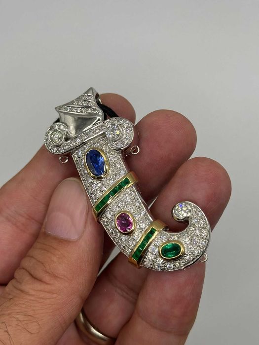 PANDANTIV AUR alb 18K + 107 Diamante = 3CT + 1 Safir = 2.5CT + 1 Rubin = 1CT + 12 Smaralde = 1.2CT - Unicat - 36g. !