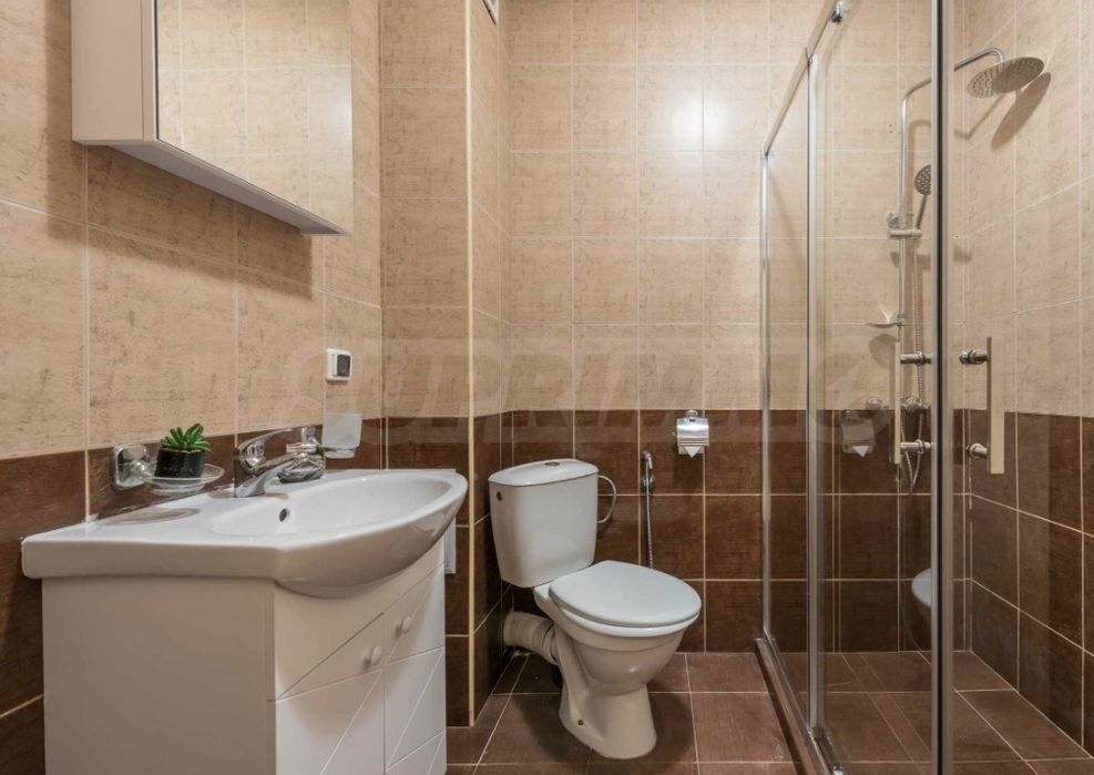 Дава се под наем Тристаен апартамент в Варна, ХЕИ - 80 кв.м за 490 € - Снимка #13