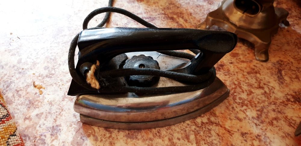 Продам советский утюг