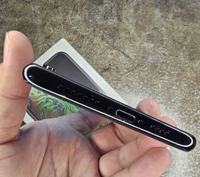 iPhone Xs Max 256 gb Karo latest dok