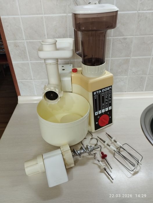 Продается кухонный комбайн б/у в хорошем состоянии