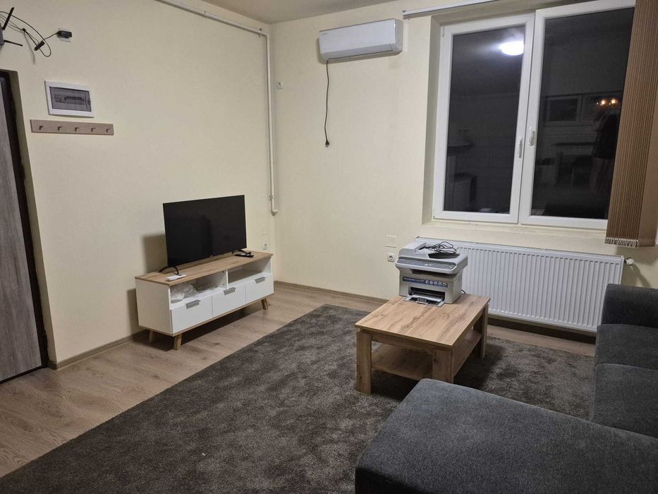 Proprietar, închiriez apartament 3 camere ultracentral cu loc parcare