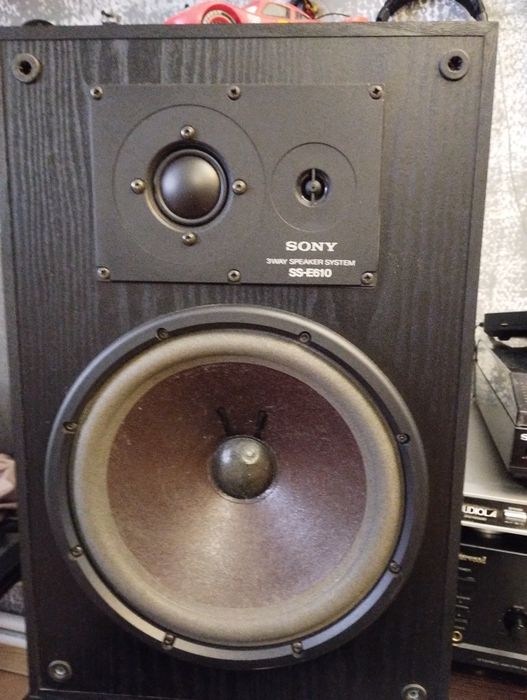 Linie, boxe, magnetofon, pickup SONY