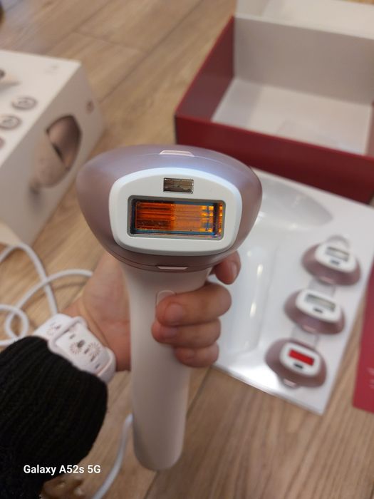 Фотоепилатор IPL Philips Lumea Seria 9000 BRI958/00 и защитни очила