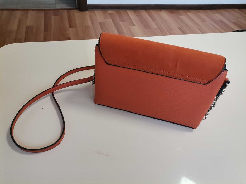 Дамски чанти различни марки и цветове